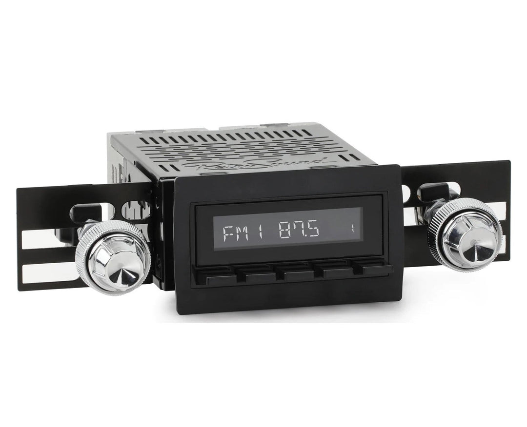AM/FM Radio for an International Scout II by RetroSound
